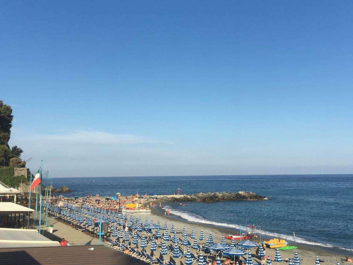 Le Finestre Sul Mare Apartman Albissola Marina Kültér fotó