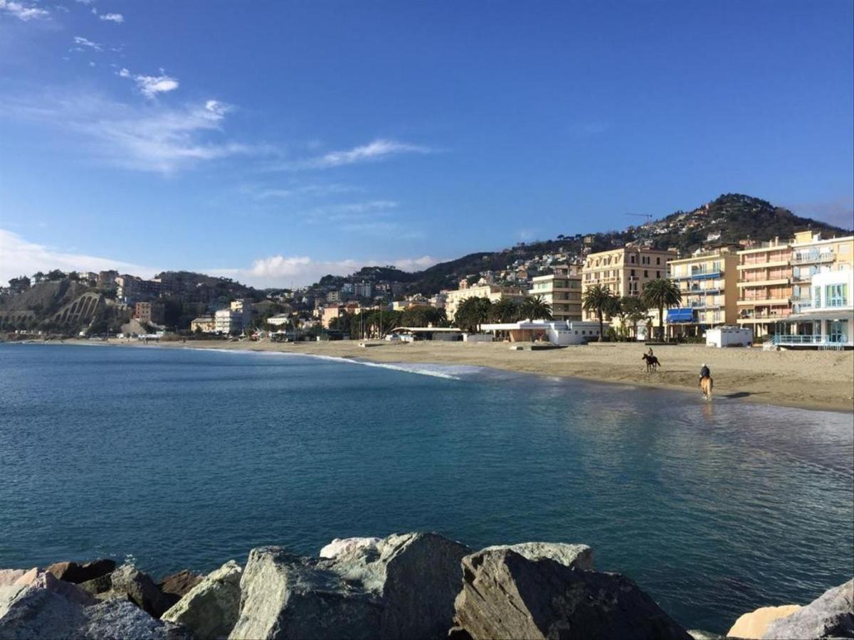 Le Finestre Sul Mare Apartman Albissola Marina Kültér fotó
