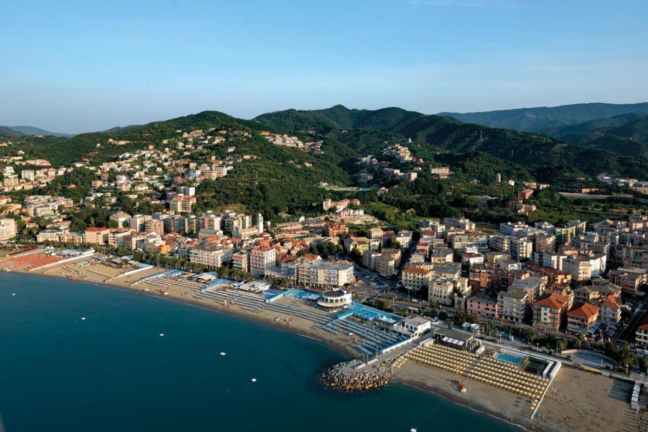 Le Finestre Sul Mare Apartman Albissola Marina Kültér fotó